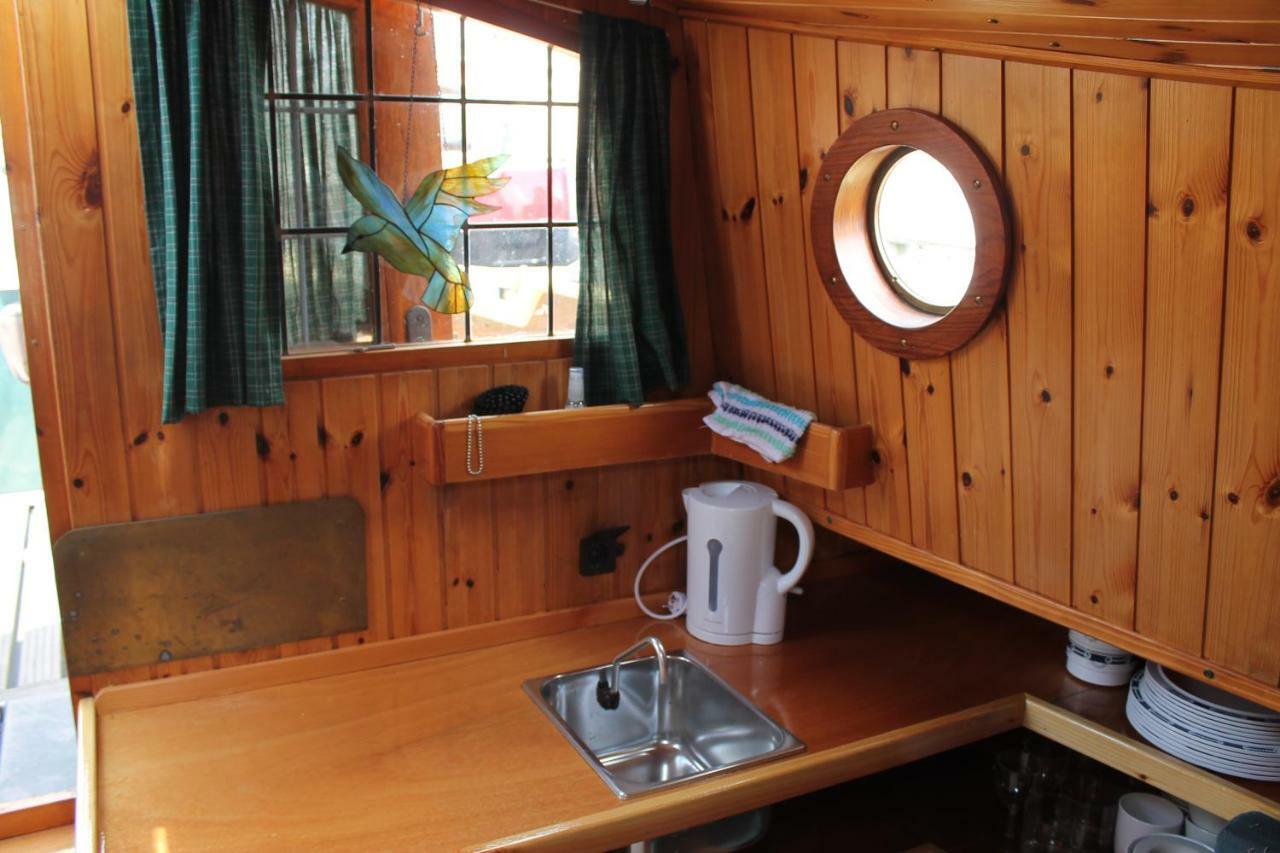 Готель Boat And Breakfast Strijensas Екстер'єр фото